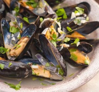 Mussels with White Wine and Parsley