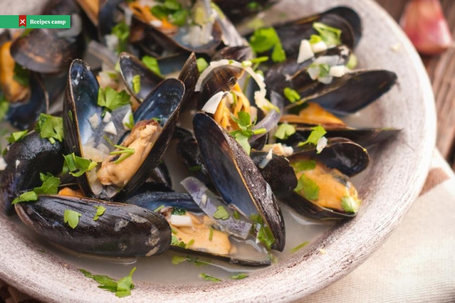 Mussels with White Wine and Parsley