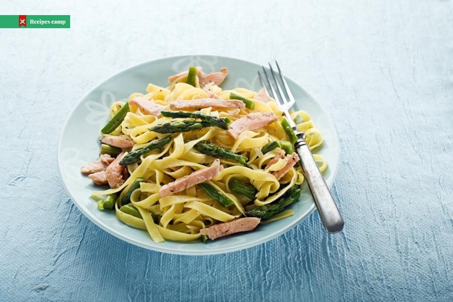 Pasta with asparagus, salmon and beans