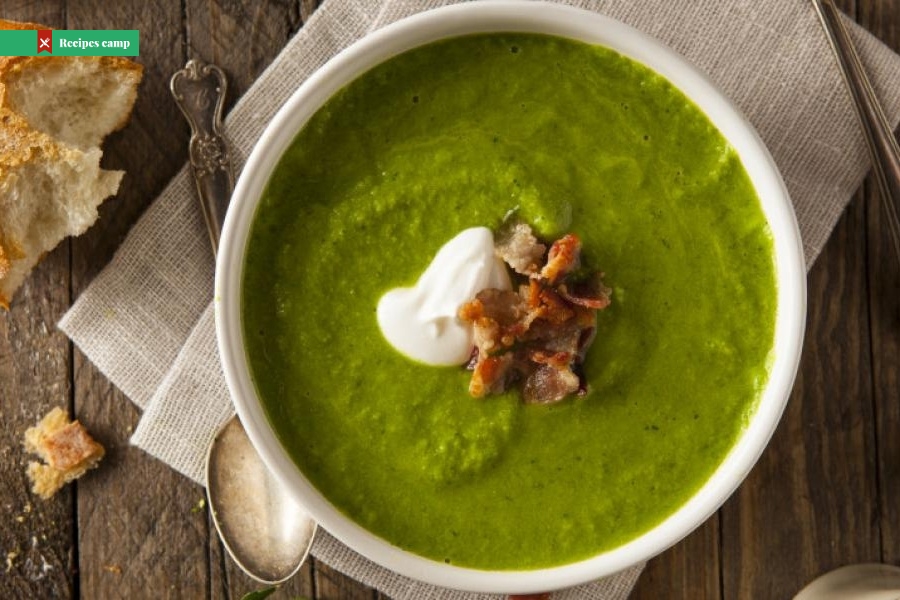 Pea, mint and spring onion soup