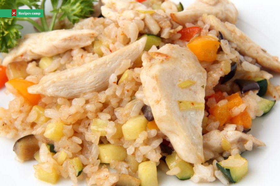 Rice salad with chicken pieces